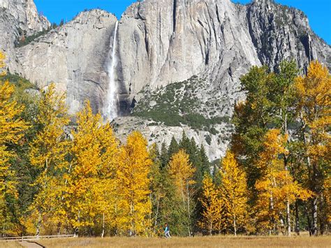 does it snow in yosemite in october|More.